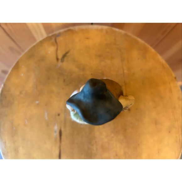 Porcelain Old Man Sitting on Tree Stump (5547) - Picture 5 of 6